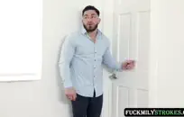 أنا أمارس الجنس مع زوجتي عندما لا يكون زوجي في المنزل.