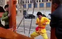 شقراء لطيف مع النظارات اللعب مع بوسها على كاميرا ويب.