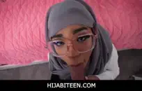 المشاغب أحمر الشعر في سن المراهقة لولا الحلو في الحمام.